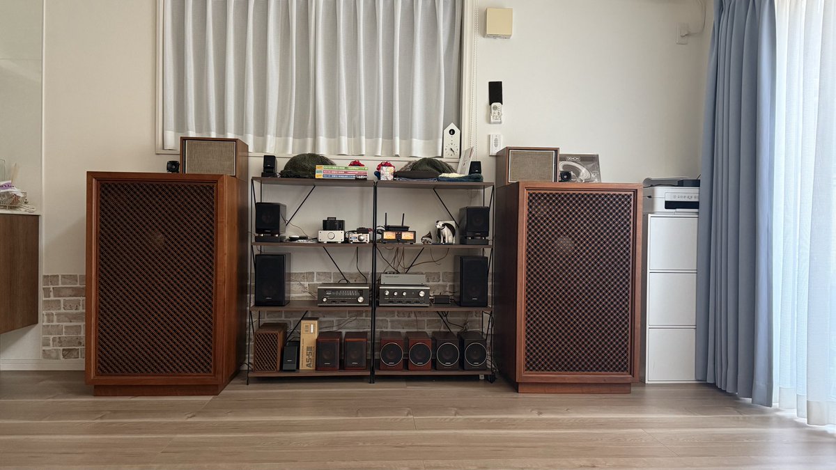 24dbspl's tweet photo. 最近のオーディオ環境。念願の山水バックロードホーンを導入。新旧構成で音のスケール感が違いすぎて圧倒されている。 https://t.co/bi2nZu7hTN