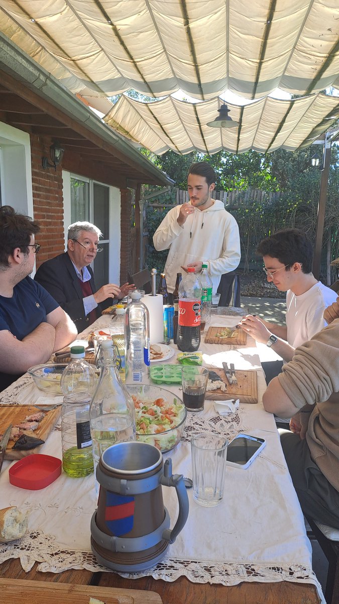 ciro_aps's tweet photo. Otro asado zanottista a manos de CAPS (yo)
@gabrielmises https://t.co/xoCszrJ43l