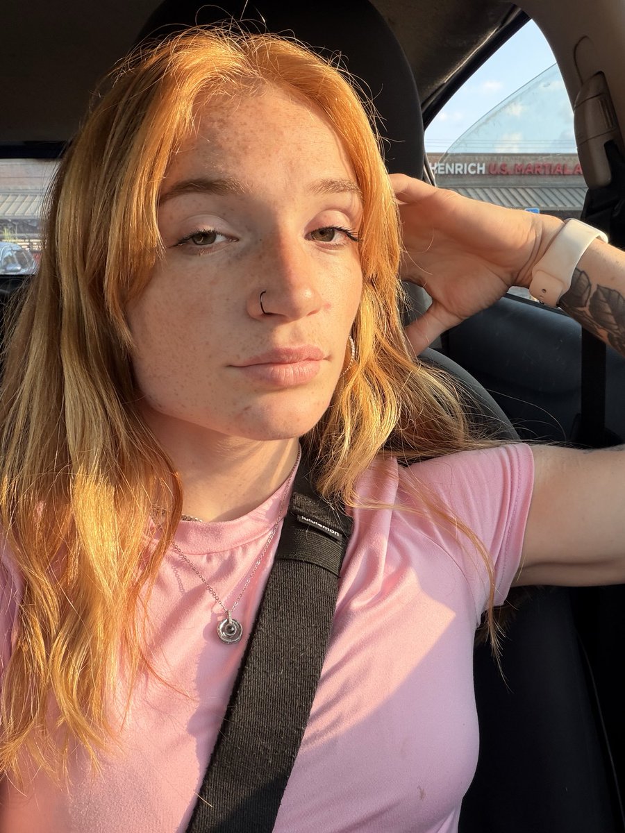 GODDESSlinds3y8's tweet photo. Going shopping. Who’s paying for my groceries?😍🙇‍♂️ https://t.co/HnM4Tdig3V