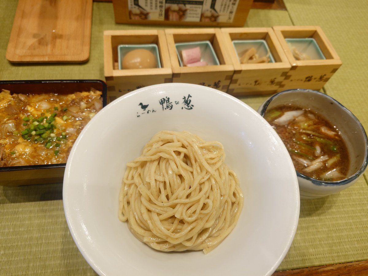 v_dash19760722's tweet photo. 8月1日(土)夜日勤

33回(無線16回)61%
込 10 まん●

歌舞伎町〜信濃町〜歌舞伎町 5k
中目黒〜二子新地〜学芸大学 10k
歌舞伎町〜ときわ台 6k
池袋〜成増 5k
成増〜武蔵浦和 5k
神宮前〜武蔵小杉 8k

つながり良かったので
何も狙わず、何も考えず
流れに身を任せてたけど
金曜のようにはいかなかったw https://t.co/9p0MnaNbXi