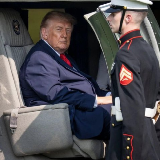 smc429's tweet photo. Trump can post images of himself as Elvis, all day, but that doesn't make him any less morbidly obese. https://t.co/G3GS2tsEQz