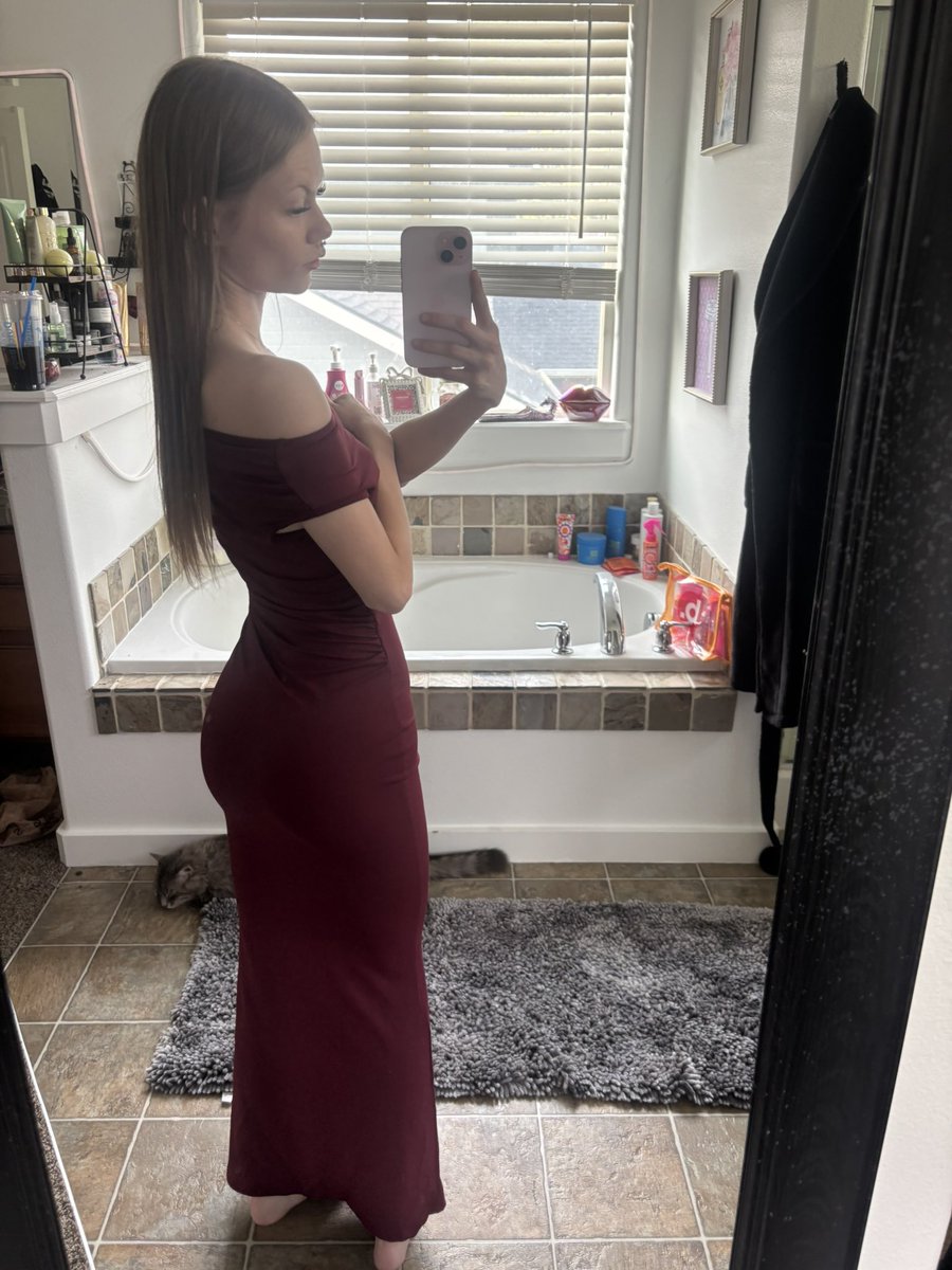Moo4Marlee's tweet photo. my bridesmaids dress for my friend wedding next month! 😩 in love with it 

now who wants to reimburse me for it 😏

paypig findom https://t.co/O8hKcwlUJn