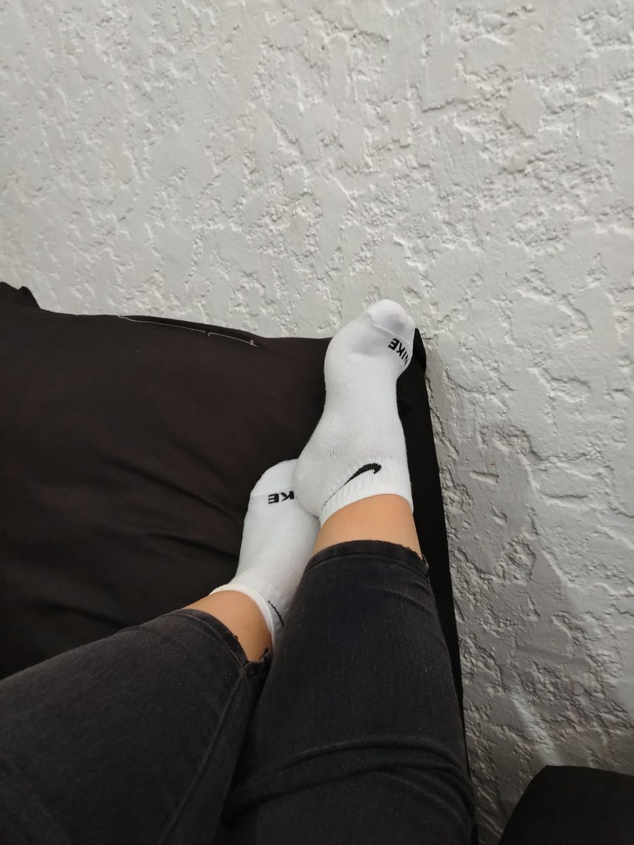 CamilaAregon97's tweet photo. Descanso
#pies
#calcetas
#feetfetısh
#feetbuyer
#socks https://t.co/RYwmgQKjz8