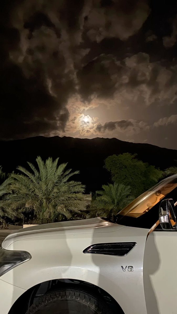 M_G99M's tweet photo. يا بنت اشوفك نجمة الصبح و الليل 
وصوتك خذاني عن غثى كل صجه

وجودك حياه وصوت نغمه وترتيل
مثل المطر ،،،، يغسل ثرى كل عجه

انا خذيت الرمح ،، و السيف والخيل  
وانتي خذيتي ،،،، طاري الخوف حجه

سلطان الضعيان https://t.co/8Dw2hF4GDe