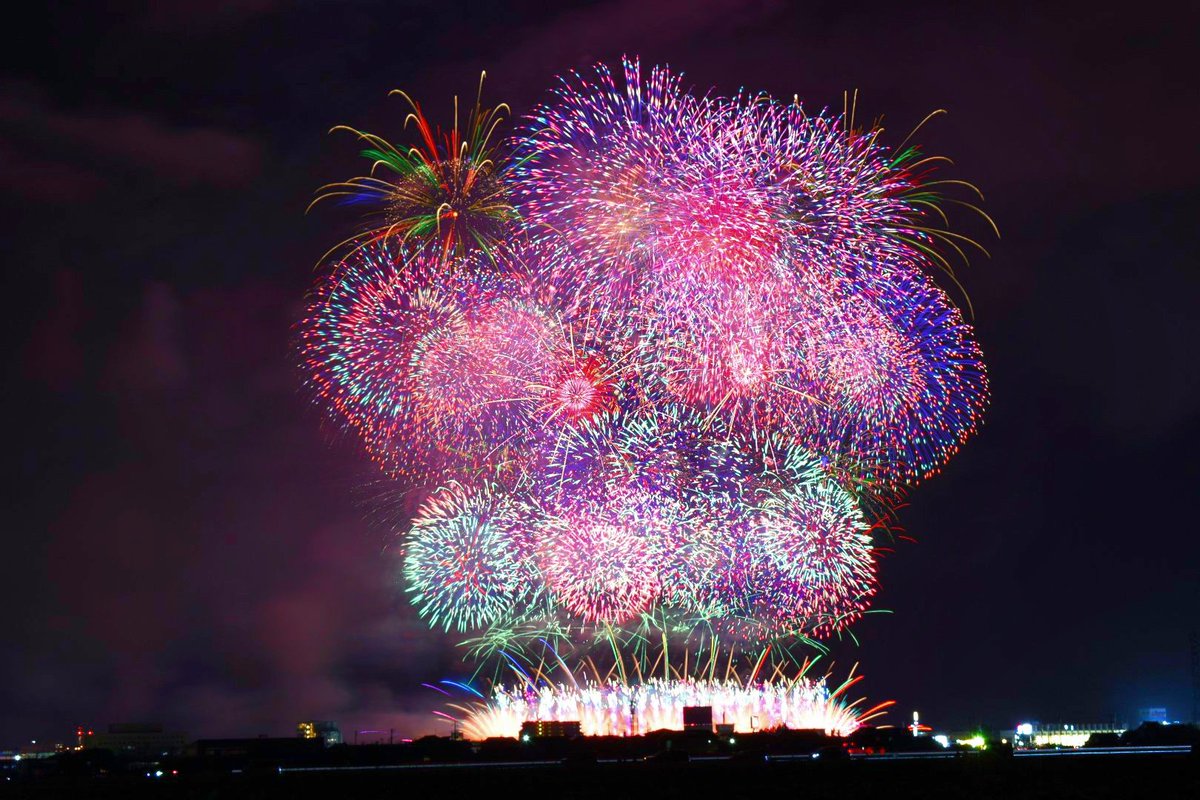 Hiro86777's tweet photo. 今日から長岡花火
昨年の長岡花火の画像
#長岡花火 https://t.co/JAIs9gU5wi
