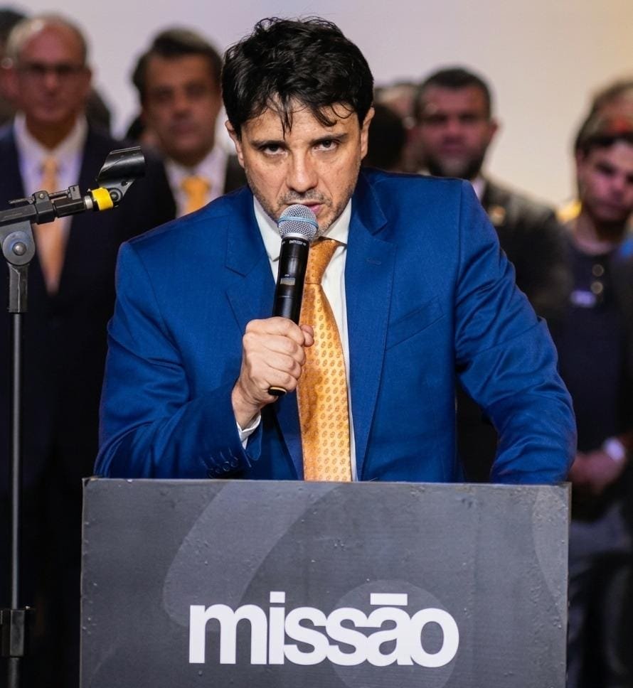 Euummemo's tweet photo. "aí mais a direita não tem estética"

literalmente a direita https://t.co/UiQAhR7g7J