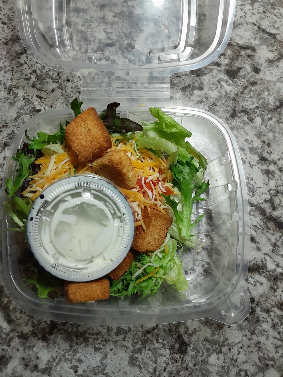 rosebudAv's tweet photo. @Chilis where's the rest of my salad ? When u order a side salad and half the container is empty 🙄 https://t.co/TKDoL5nlMi