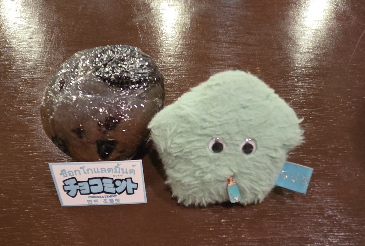 VanillaBaby1751's tweet photo. 新作のリンツの #チョコミント のドリンクを飲みに向かっている途中すぐ手前にBAGEL&BAGELさんがあったのでチョコミントがないかなぁと覗いて見たらありました‼️😍
いつまで販売されているか聞いたところまだ発売したばかりなので暫くの間は販売されるとの事でした✨
#チョコミン党 #ベーグル #BAGEL https://t.co/DF8OtWG9Wr