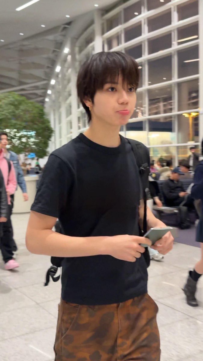Shdusg31's tweet photo. 기본티의 권위자 https://t.co/3cd4g22gjg