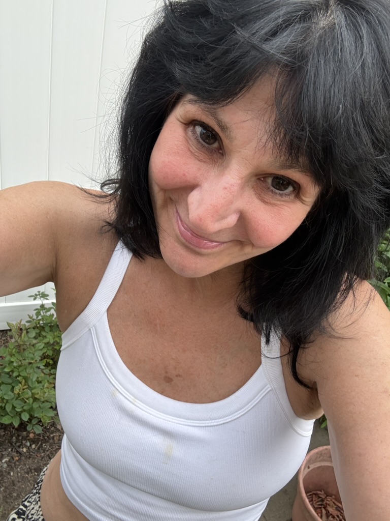 ivanhomeless's tweet photo. @halleberry @Respin @joyluxinc Hello, fellow 60-year-old Leo...wrinkles, sunspots, even a cooking stain on my shirt. Love you. https://t.co/URGjQCFVg3