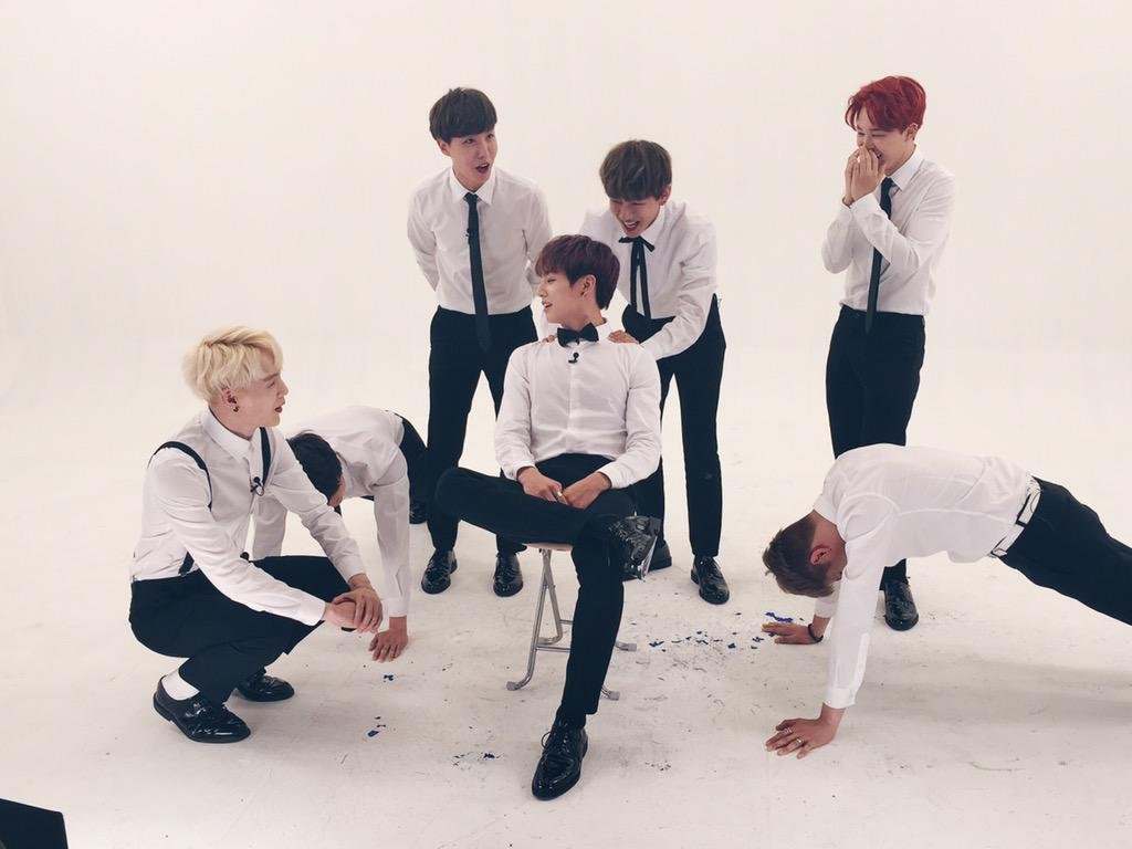 alexapolezhaeva's tweet photo. #V #TAEHYUNG
#KimTaehyung #THV 

"[V App] You can watch Run BTS Episode 2 on V App soon. At 10 PM, tune in to V App to run, run, run, run, run 💨💨💨 #RunBTS" 

2015.08.02 https://t.co/90uyoQCX1T