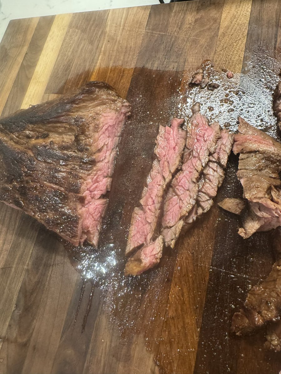ElkinsCattleCo's tweet photo. Bavette: 129 degrees in the sous vide for 5.5 hours. Took it out, pat dried it and seared both sides. Rest and slice against the grain. UNREAL good! 🥩🇺🇸 https://t.co/KOuGhbHLyn