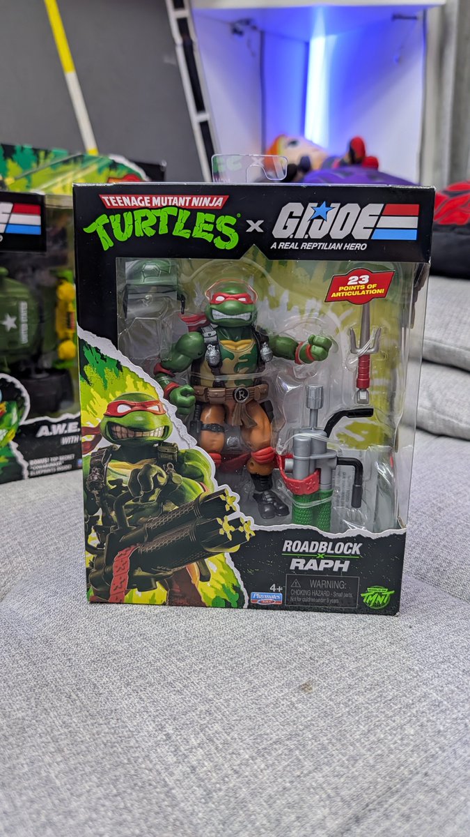 EnergonStudios's tweet photo. I ahev NOT opened these in hope of getting the Amazon Exclusive Turtle-Fly that includes RoadBlock Raph with Wild Bills Hat and Scarf!! 

I wonder if those will come back in stock soon. Well soon enough to return these or at least before my Grandson make me open them. Lol.. https://t.co/TvGjYc66Xj