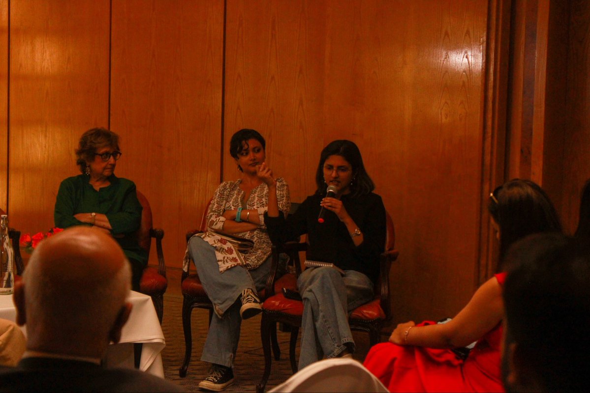 sfi_uk's tweet photo. SFI–UK Committee member comrade Gayathri and comrades Radhika and Adwitiya joined as panelists on behalf of the organisation at the IJA (Indian Journalists Association) Conversation in London for a discussion on "Youthquake 2.0: Gen Z, media and democracy's global reckoning". https://t.co/C66M1jmhgh
