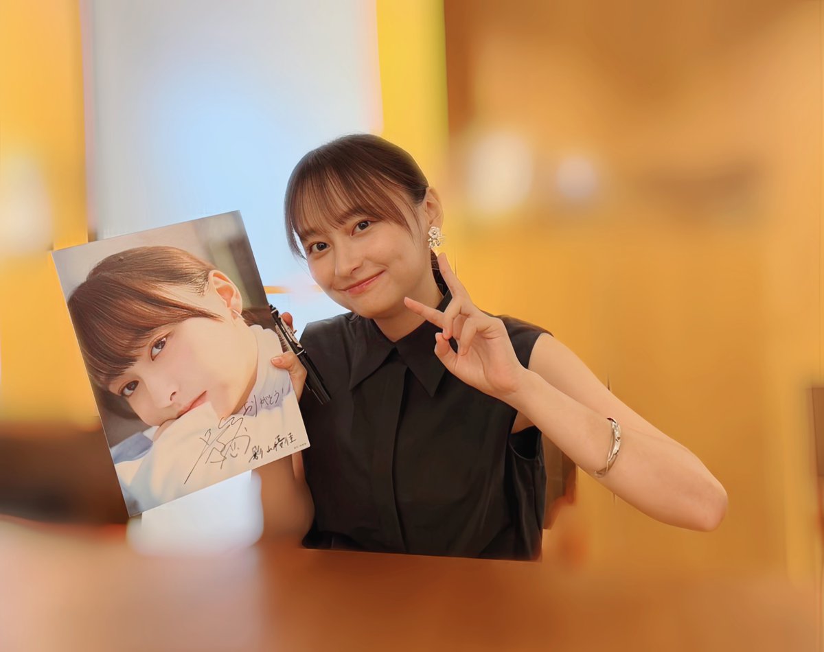 KageyamaStaff's tweet photo. 日曜日のおはようです☀️

先日発売のフォトエッセイ『影まで愛して』がAmazonの新着エッセイランキングで「1位」に‼️
売れ筋ランキングでも3位にランクインしてます✨
ありがとうございます😭😭

本日はお渡し会！みなさんにお会いできるのがとっても嬉しいです！
宜しく頼みます！！！

#影まで愛して https://t.co/bzQCbNQ25p