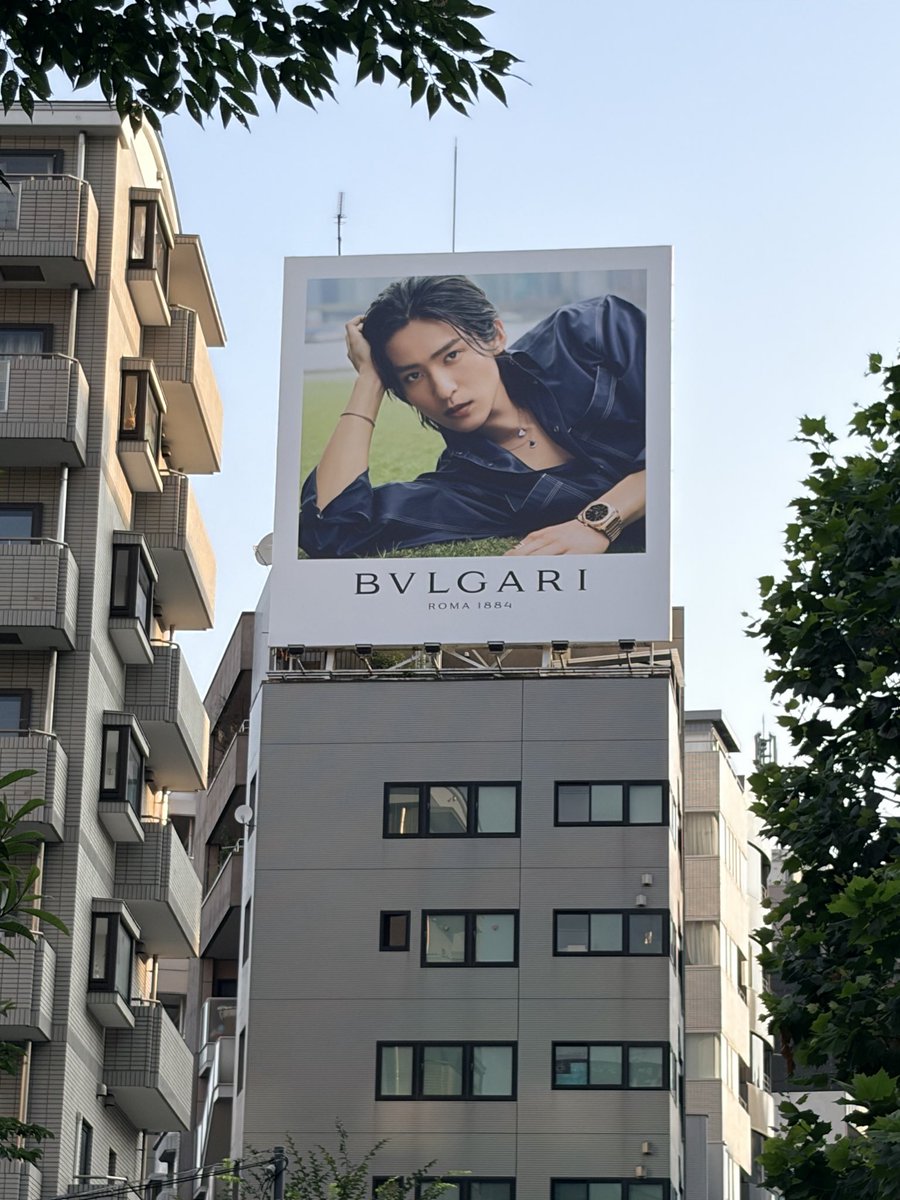 mee_0216's tweet photo. たくさんのFENDIめめ浴びた後は渋谷へ移動してBVLGARIめめ！
遠くから見つけた時は感動✨✨

#BVLGARI
#目黒蓮 https://t.co/VNAHDj1NUW