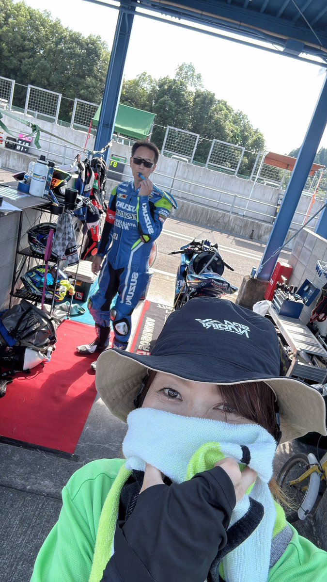 riechi____'s tweet photo. 今日も絶好調👍
今日もいい天気☀️
予選はいつものこのお方🏁
始まりますよ〜🙌
いってら〜👋
#ミニバイク祭
#SPA直入
#MsFactory https://t.co/COyL0luZPg