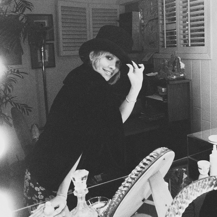 sweettoxicqueen's tweet photo. new pfp, the witchy queen stevie nicks 🤍 https://t.co/glNkx7OEHx