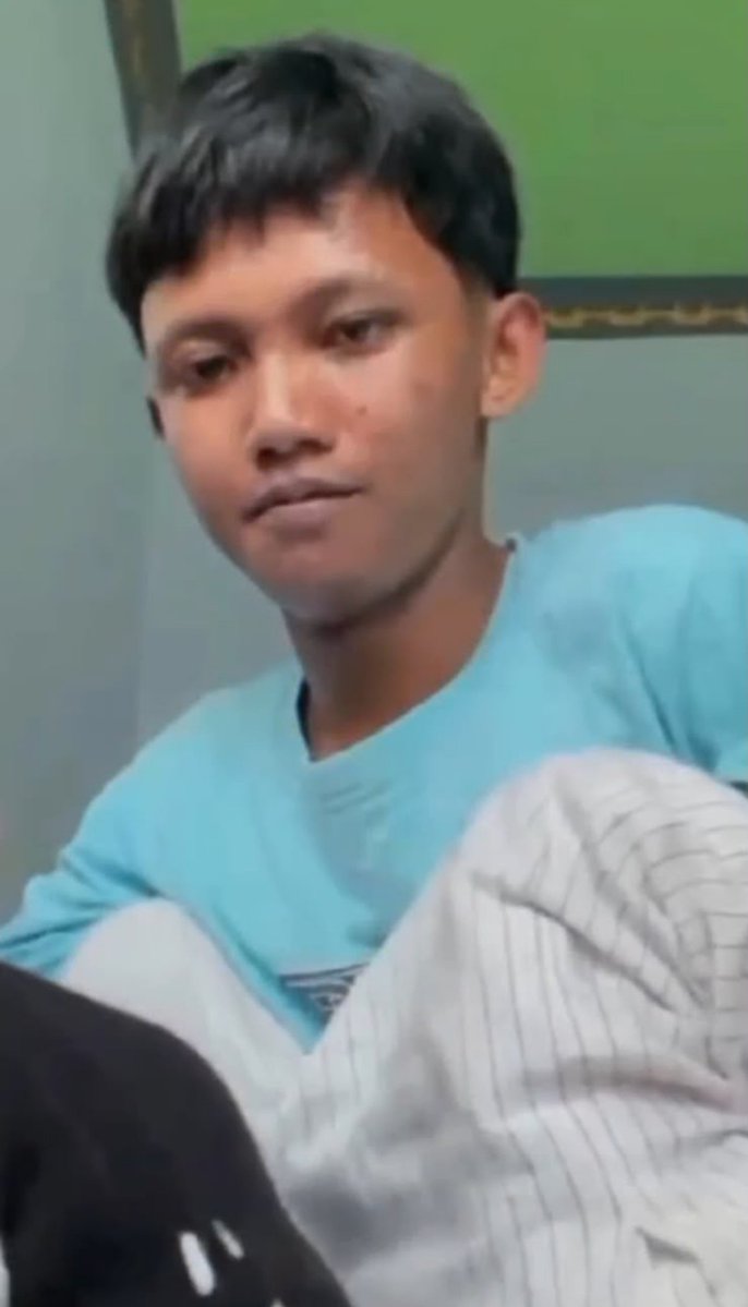 joniaqv's tweet photo. Jamet ireng man 3 banyuwangi hoki😭 
https://t.co/ByskfE5sFY

#videoviral #man3banyuwangi #banyuwangi #banyuwangiviral #yankwesyanktrending https://t.co/Kkg06y14EU