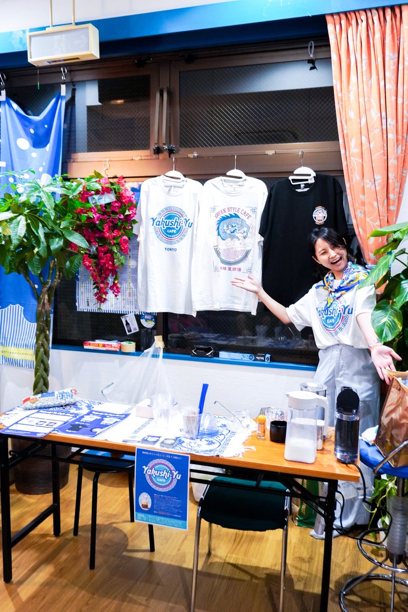 Ux09's tweet photo. 【薬師湯カフェ】本日21時から、薬師湯にてフレッドカプチーノが飲めるイベントを開催します！

フレッドカプチーノは、基本的にアイスコーヒーというモノが存在しないヨーロッパの地で、夏の国ギリシャが編み出した特別なアイスコーヒー。日本で飲めるのはここだけ！

新作のグラスも作りました🙆‍♂️ https://t.co/LoQJqq0uuA