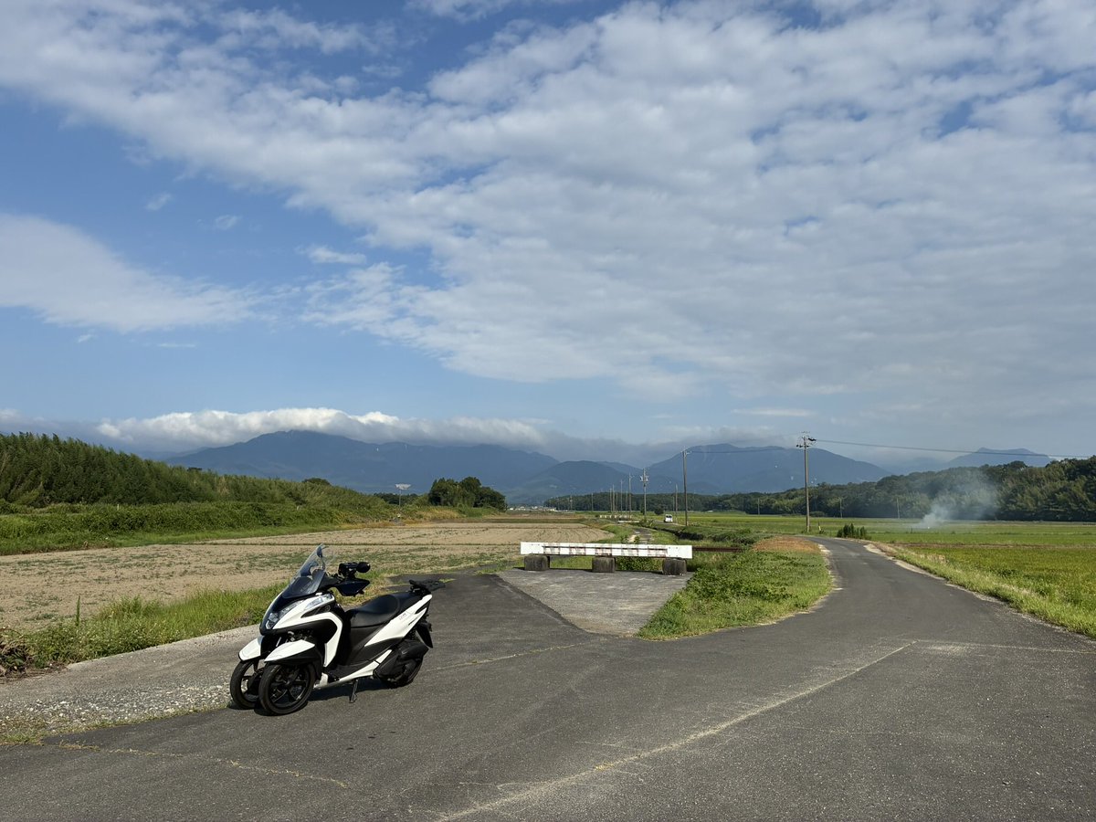 kinkansan's tweet photo. 朝7時からトリシティ125で1時間程度走ってきました。走り出しで30℃。暑さは苦手です。
#トリシティ125 https://t.co/rbX9tIUCaU