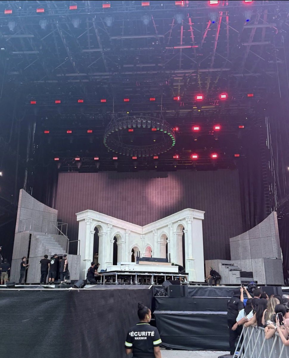 skzmcrae's tweet photo. TATE'S STAGE FOR TONIGHT https://t.co/Hm6XEauMiA