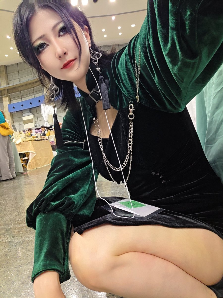 togari_cos's tweet photo. 設営完了です🖤🗝⁡
⁡全身ヘビコーデで来ました🐍⬛️⁡
⁡皆さんのお越しをお待ちしております🖤⋆͛*͛

#瀬戸内ハンドメイドマルシェ⁡
#ハンドメイド⁡
#ハンドメイド好きさんと繋がりたい
#菫星舎 https://t.co/zm1Rl9c9Cs