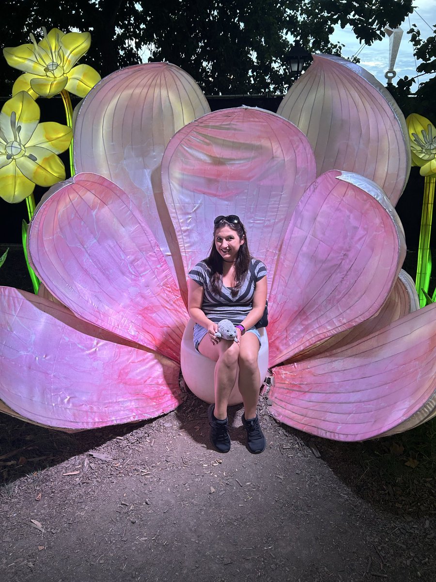 ConservativeGG3's tweet photo. The Lantern Fest was absolutely STUNNING!!! I’m SO GLAD I went. 

Thanks, Danny! You’re awesome! 😃🏮🖤

#PhillyBound https://t.co/IiK9ex1VOt