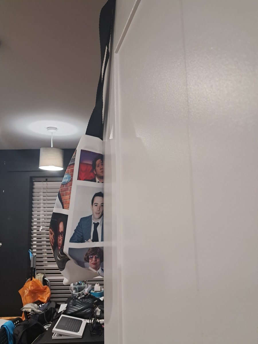 DaisyM58791's tweet photo. I walk out of my room and look at what I fucking see. Reeson you DAWG with that darn smirk (dont mind the mess in the backround that's not me gang) https://t.co/XmFv0mIPw8