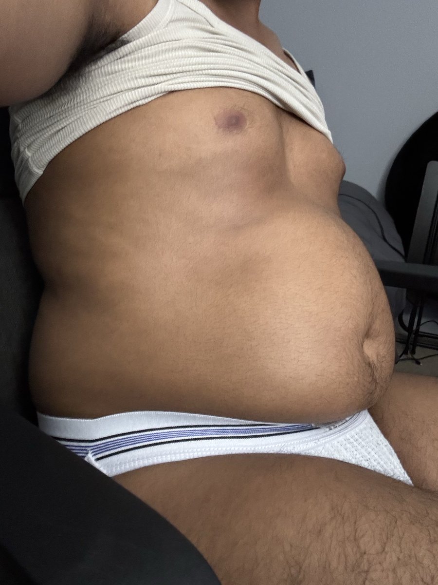 AstroHeated2's tweet photo. cw: irl

feeling incredibly large, but if yall wanna stuff me more go right ahead ;3 https://t.co/g7yPB6Sx6U