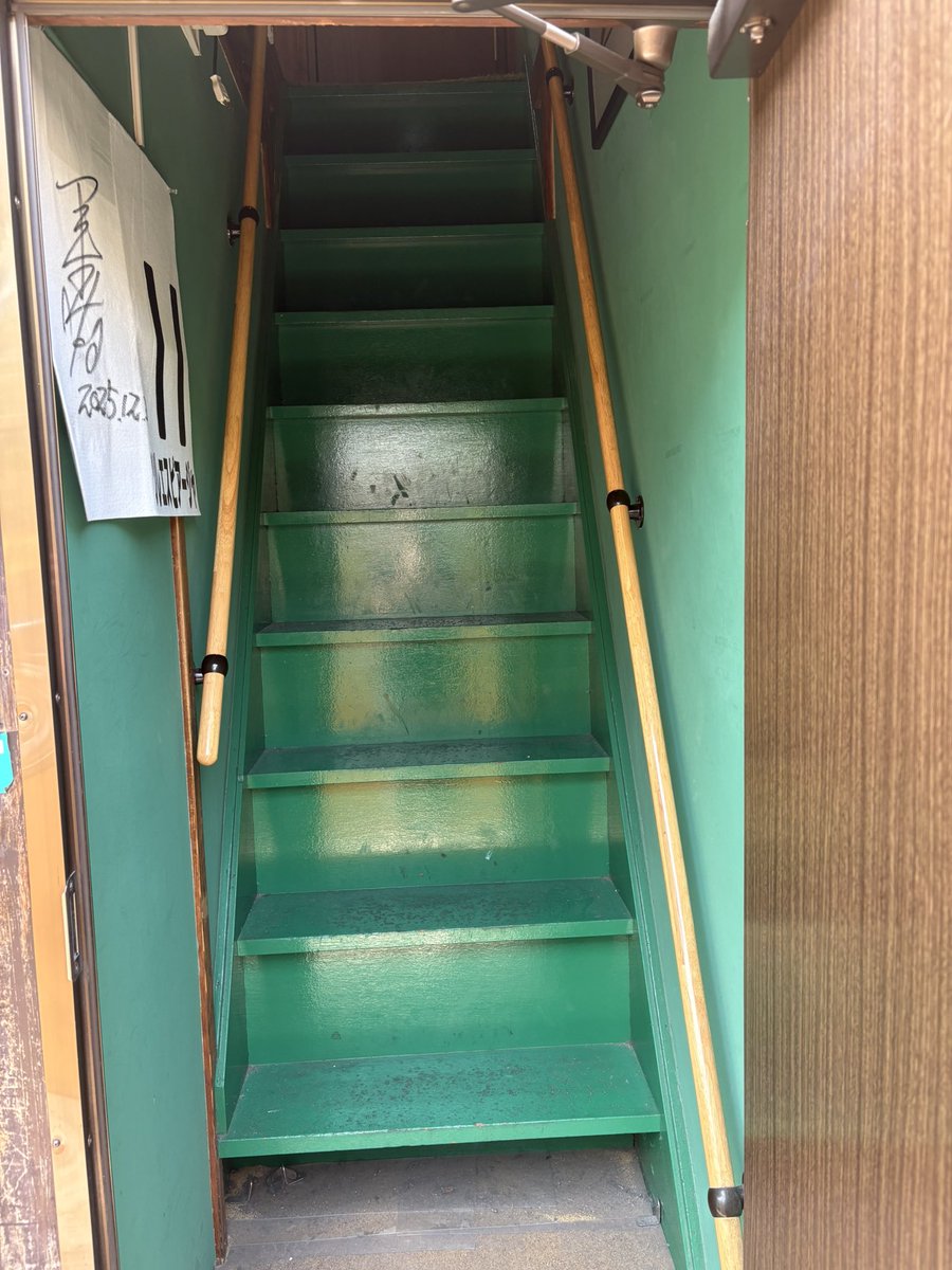 Noah_14633's tweet photo. SHADOWROLL 本日もオープンです✨
初めて来る方は、驚かれますが、
ドア開けてすぐ階段です!笑
OPEN時は登ってきてください😊
本日は
アイビスサマーダッシュとクイーンC!
間あくから長く競馬楽しめますね🏇
出資馬としては、オーレアミスト
正念場ですね🔥
#大井町
#競馬
#競馬BAR
#SHADOWROLL https://t.co/Wq6pI9Hd9L