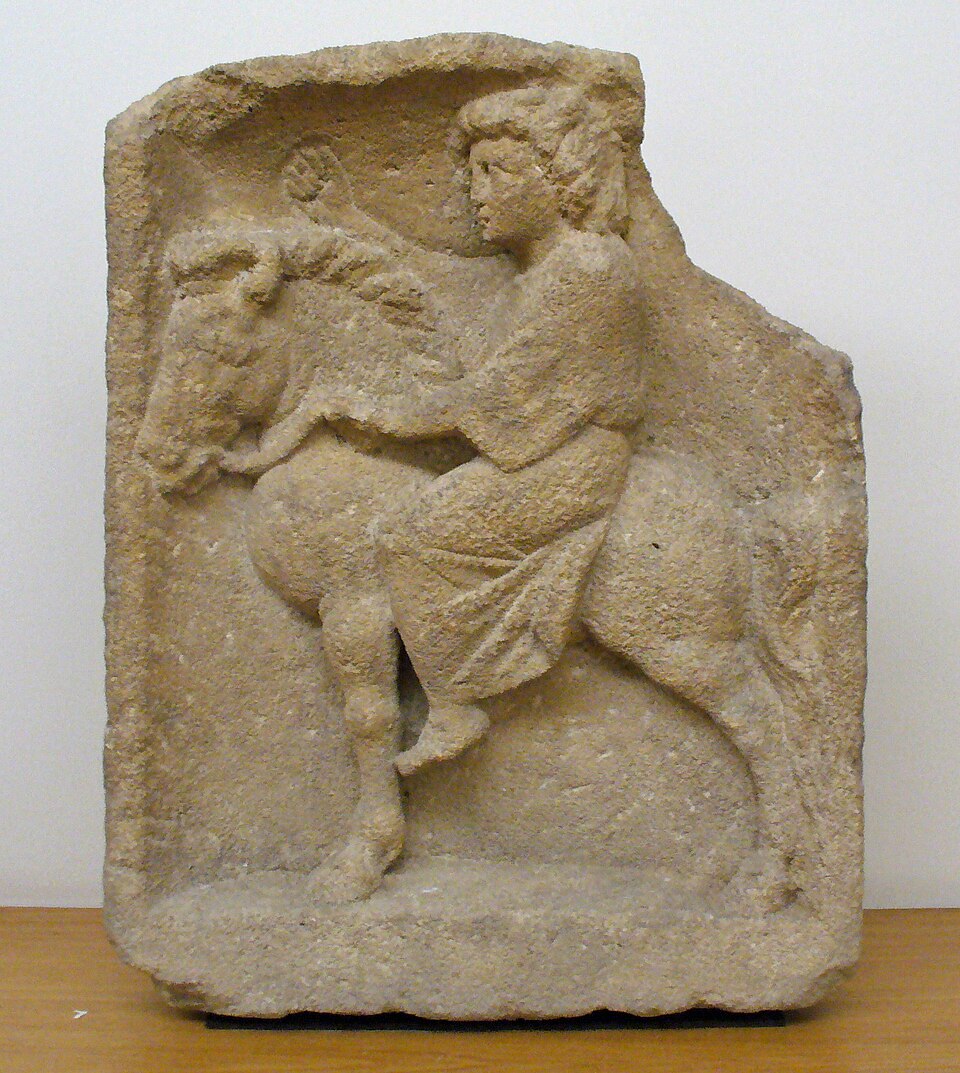 Paulineagain's tweet photo. Epona the Celtic horse goddess, was known on the Continent and in Britain. She may have originally been an Indo-European mare deity representing sovereignty and granting kingship through her favor, who took on attributes of local earth and sun goddesses as well.  #FolkloreSunday https://t.co/8RpIv4uxZc