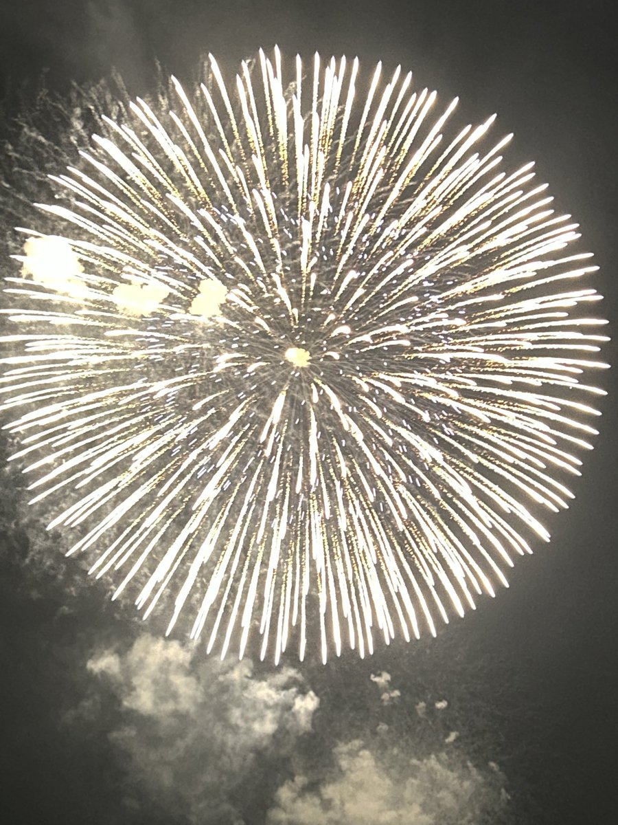 ajiji008's tweet photo. 毎年恒例の花火大会に行って来ました！
今年はお酒飲みながらだったので、最高でした‼︎
#花火大会 #足利花火大会2026 #ドローンショー https://t.co/qdfRt4qr5S