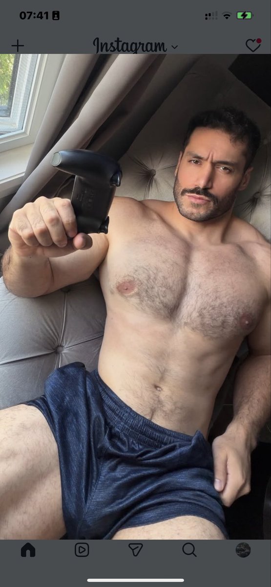 LeMinhTrunal's tweet photo. Does anyone have a video of this guy's bird? https://t.co/1kjwFb2Hv0