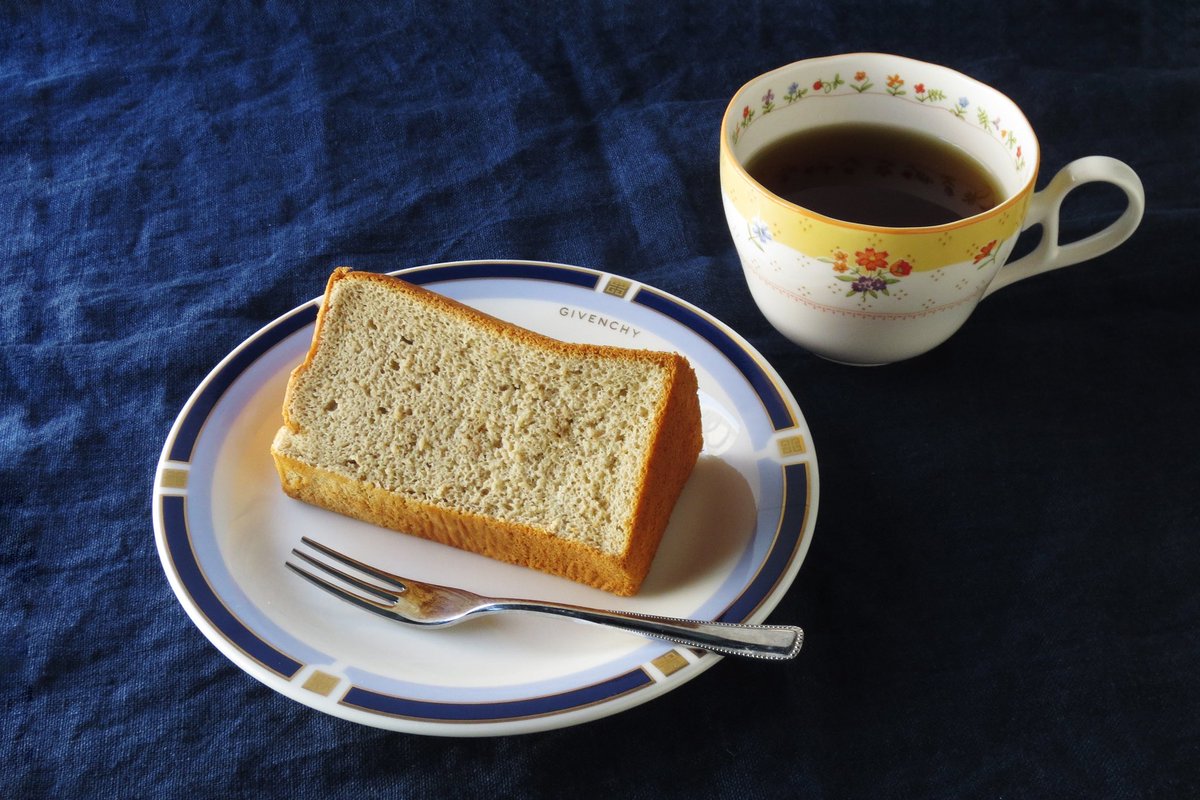 AngeliqueMiharu's tweet photo. 本日10時より
🪽ふわふわしっとり、からだに優しい米粉シフォンケーキ🪽を販売いたします。
当店のシフォンケーキは、美味しく安全に召し上がって頂けますよう要冷蔵です。
保冷剤をご用意しておりますが、保冷バッグをご持参頂けますと幸いです☺️
皆様のご来店をお待ちしております👩‍🍳　
#米粉 https://t.co/rFAepLgWj9