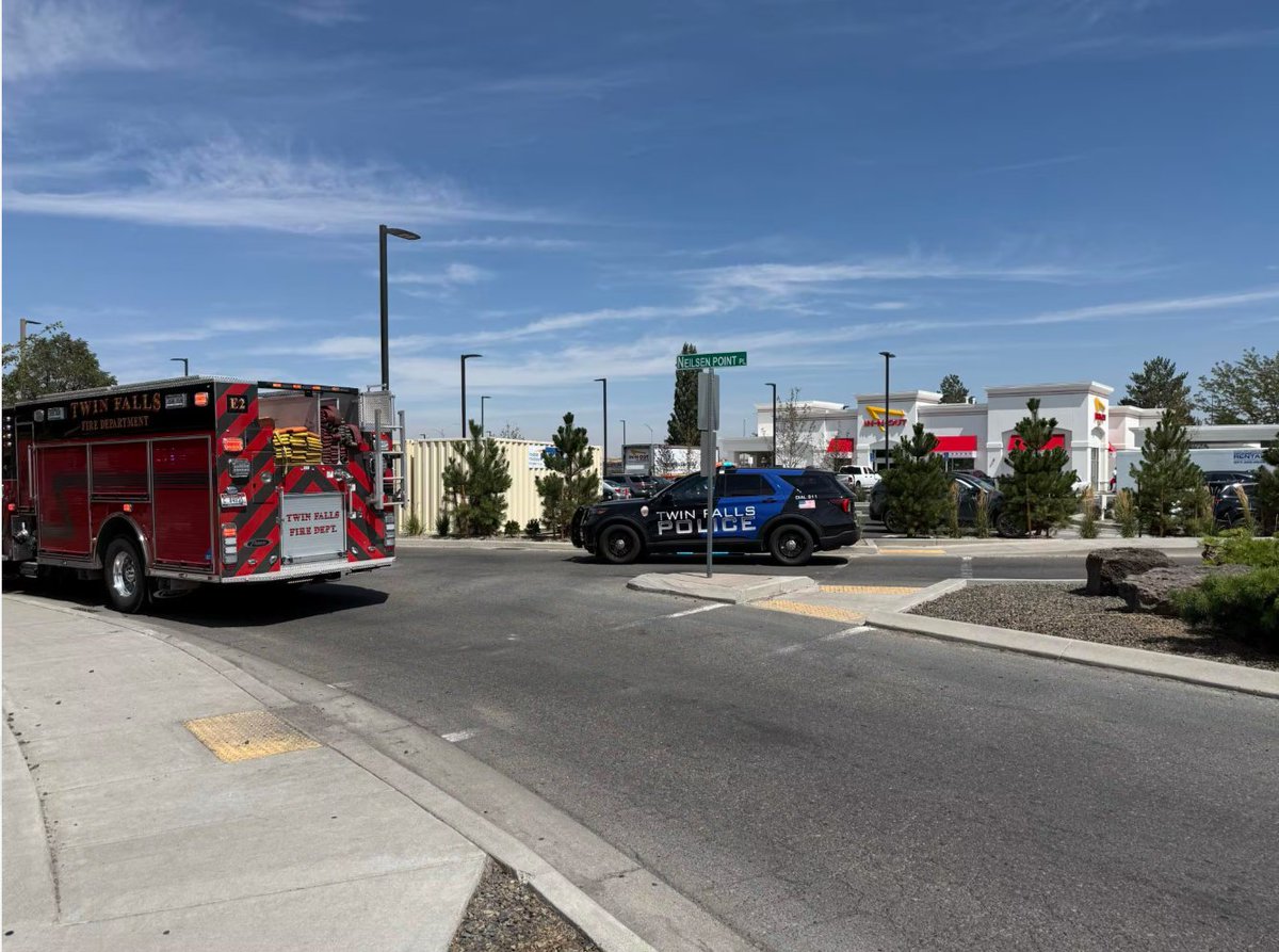 Az621421's tweet photo. 🚨 BREAKING: Active shooter at brand-new In-N-Out in Twin Falls, Idaho

Saturday afternoon near the In-N-Out Burger (open just one week): At least 3 dead, 2 injured. Suspect also dead.

Busy commercial area with stores & movie theater went into shelter-in-place. Threat now over. Motive still unknown.

A fast-food joint turns into a crime scene… again.

Why does this keep happening in America?

Drop your honest take below 👇

#TwinFalls #IdahoShooting #InNOut