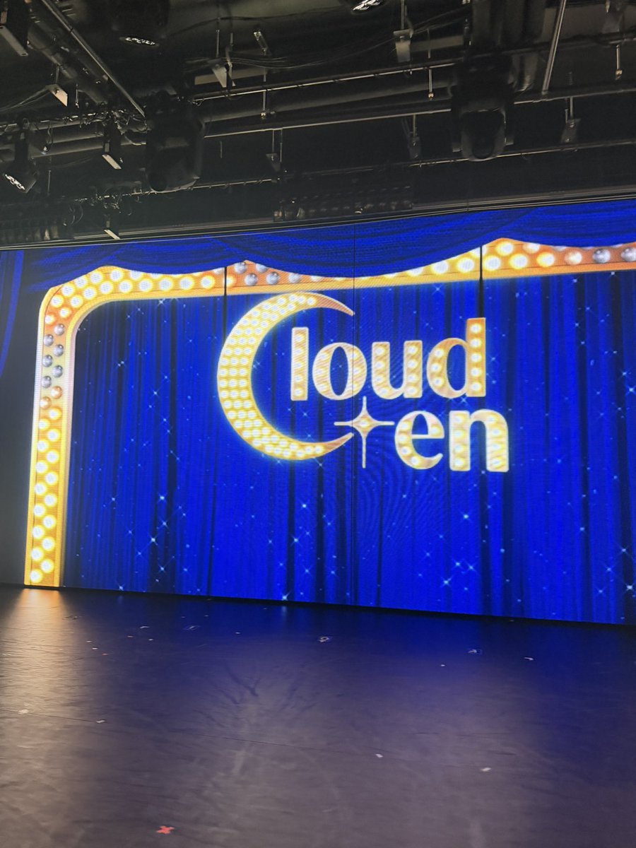 345__chan's tweet photo. #cloudten ゲネプロお邪魔しました🙇‍♂️令和に秋元さんの書き下ろし新曲を16曲も（すでに披露している楽曲もあります）浴びられる場所があるなんて😭😭😭神現場

一度でも秋元さん楽曲を好きになったことある方には是非行ってほしい！！！！中学生の時初めてAKB劇場観に行った日の感動を思い出しました〜 https://t.co/M7iwg5gead