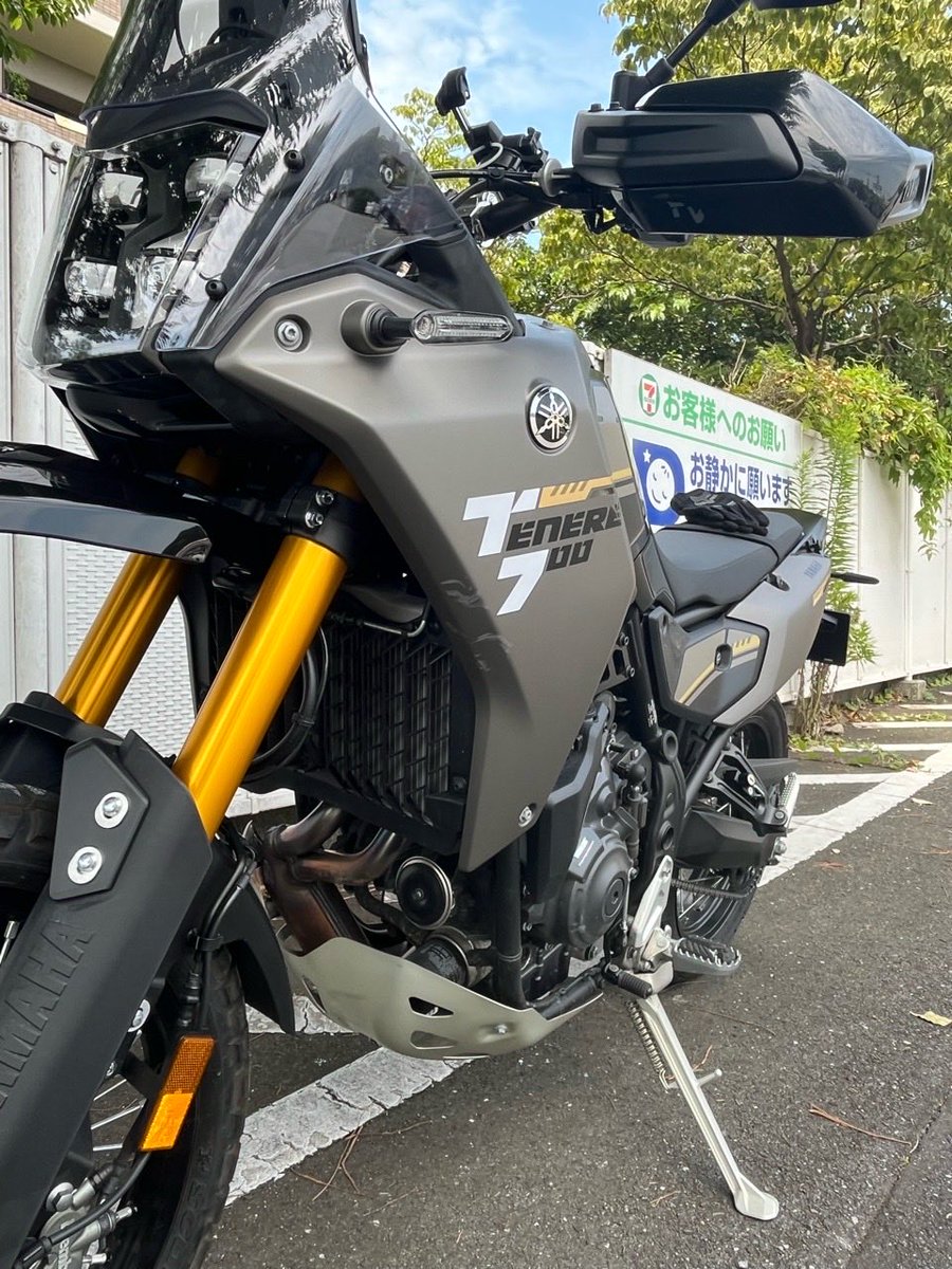 05_CB1300SB's tweet photo. テネレ700試乗してきたんですが、電スロのイッテンポ遅れる感覚が合わなくて…😩
電スロじゃないケーブルタイプのテネレってダイレクト感ありますか？
と、テネレ乗りの方に聞きたい。。 https://t.co/HgD4IaBOaQ