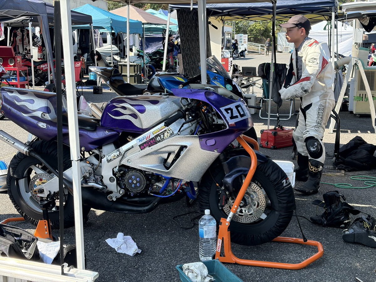 ICEWALKER77's tweet photo. 兄弟でタマダサーキット
1本目キャブトラブルで撤退した https://t.co/ikIX77nrdQ