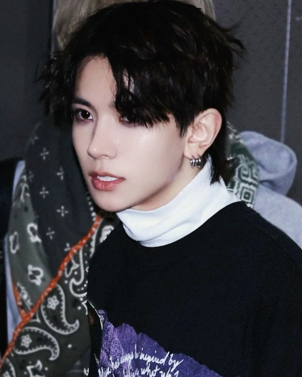simjaeyunsring's tweet photo. my emo rockstar bf https://t.co/HKC8ogR5ts