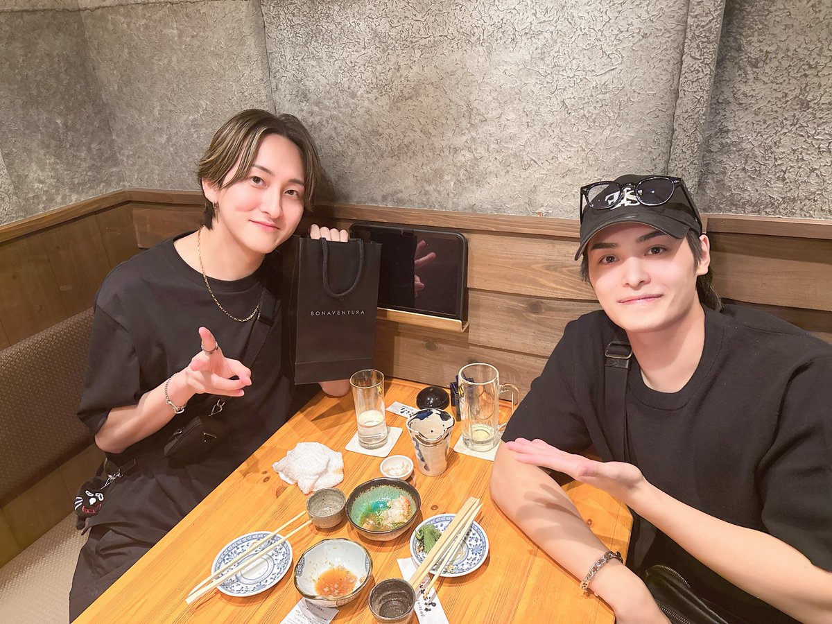 hatch_1031's tweet photo. ゆうやちゃんが誕生日祝ってくれた🎂
毎年ありがたい...
しかもTAKAHIRO様と同じスマホケースまで🥲
大切に使わせていただきます✨ https://t.co/hUmgPaGrex