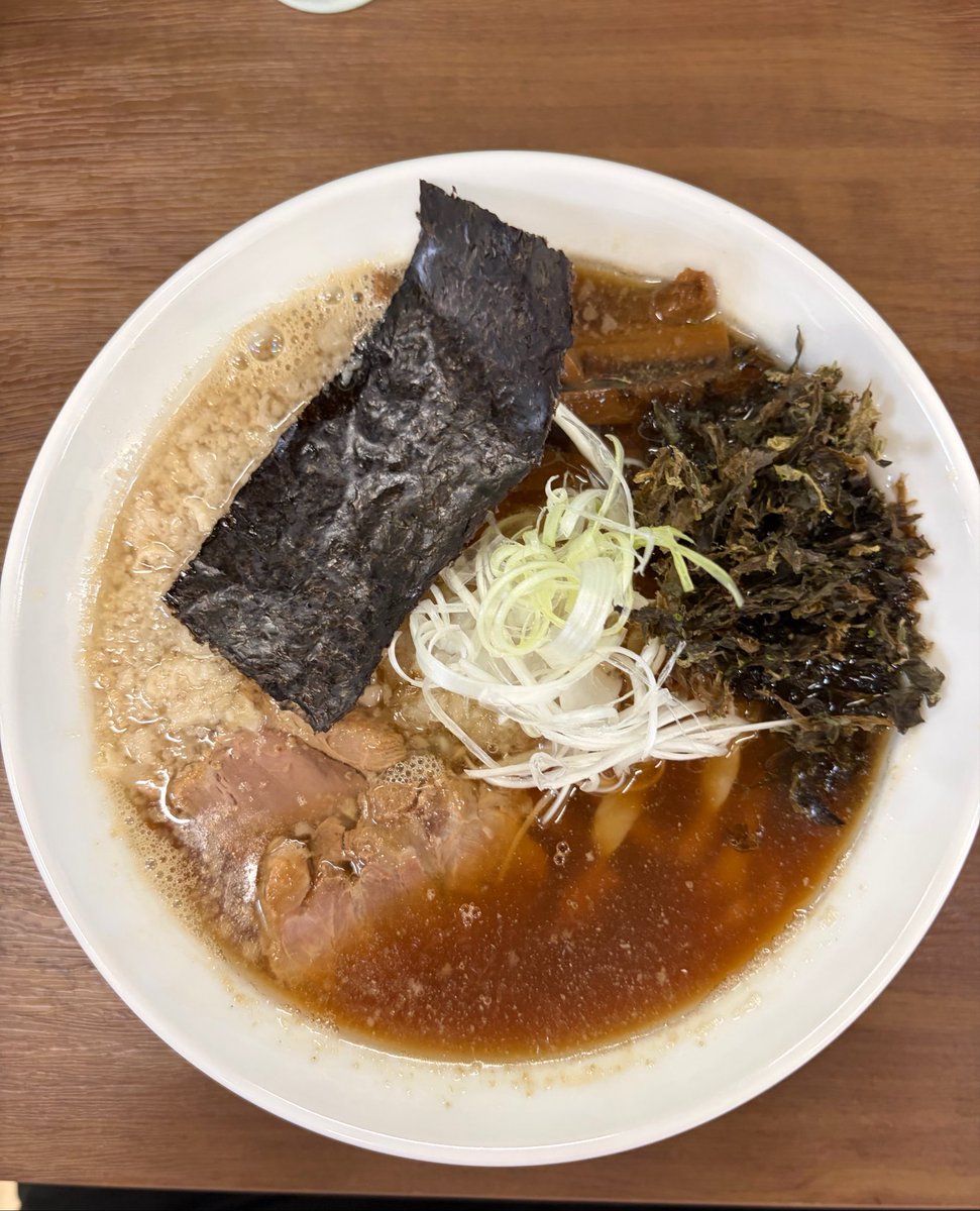 mogumogu_manpuk's tweet photo. MENPIRE壮
手打ち燕、バラのり、生姜めっし

1カ月ぶり位のメンパ⤴︎
お久しぶりです🫡
店内BOØWYでノリノリ🎶いい感じ🫶

ガツンと煮干し🤩極太麺🍜生姜めっし🫚
うんメェ〜✨うんメェ〜✨
生姜めっしかき込み煮干スープで流し込む👍
間違いナイッス⤴︎
美味くない訳ナイッス⤴︎
メッシにウデ肉乗っけ丼ウンメッス⤴︎
バラのりマスト👍
美味しかった‼️ご馳走様‼️

御挨拶させていただいた皆様
ありがとうございました🙇‍♂️