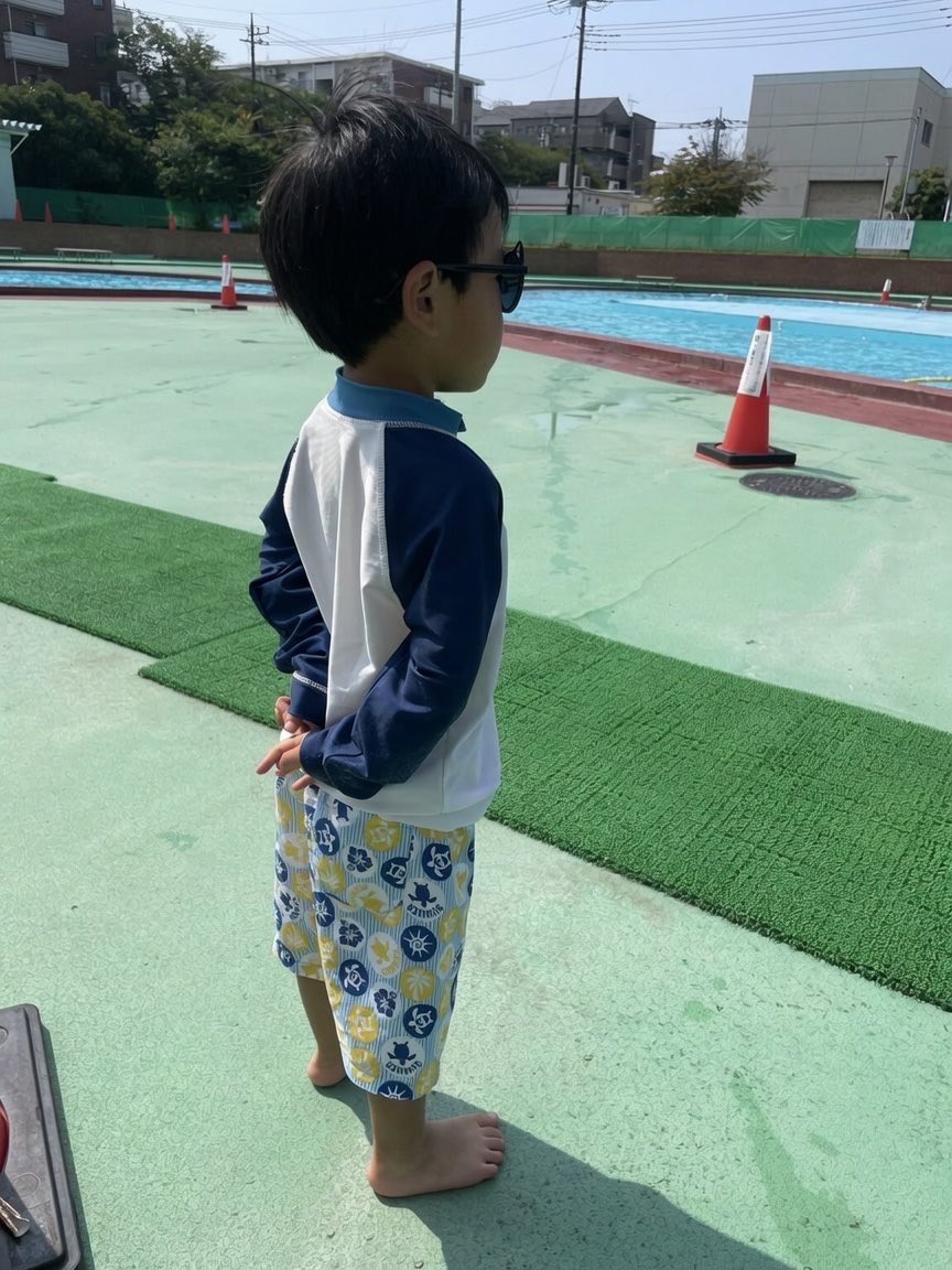 R453374510's tweet photo. どんな要救助者も見逃さない
ベテラン監視員のような四歳児 https://t.co/07QZYcG6Ns