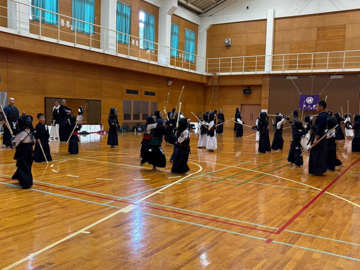seishinkan3's tweet photo. 誠心館広報です☀️昨日、合宿2日目は英彰剣道クラブ様、威徳会様にお越しいただき合同稽古会を実施致しました⚔️他道場の方々とお稽古に励み交流を深め、充実した1日になりました。英彰剣道クラブ様、威徳会様、稽古会へのご参加誠にありがとうございました🙇今後とも宜しくお願い致します。 https://t.co/pBkEAEXu1S