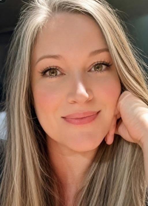 Ameliaqjvq's tweet photo. Today is my 42nd birthday… no husband, no children — just me, my little cake, and a heart that’s still learning to stay strong. 💔🎂✨ https://t.co/GkuauQluwV