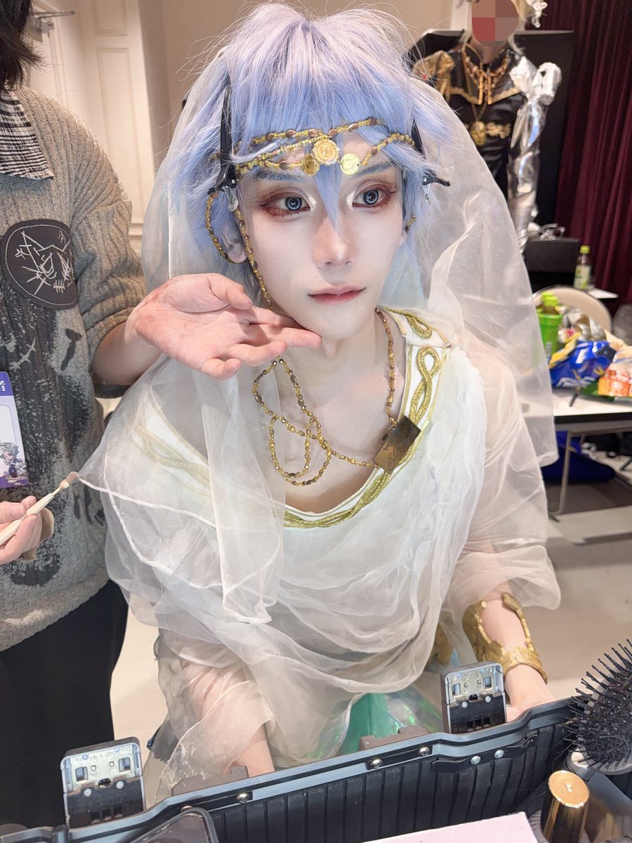 _Kuonkon's tweet photo. メイクアップ中 https://t.co/1BfNq4OQJu