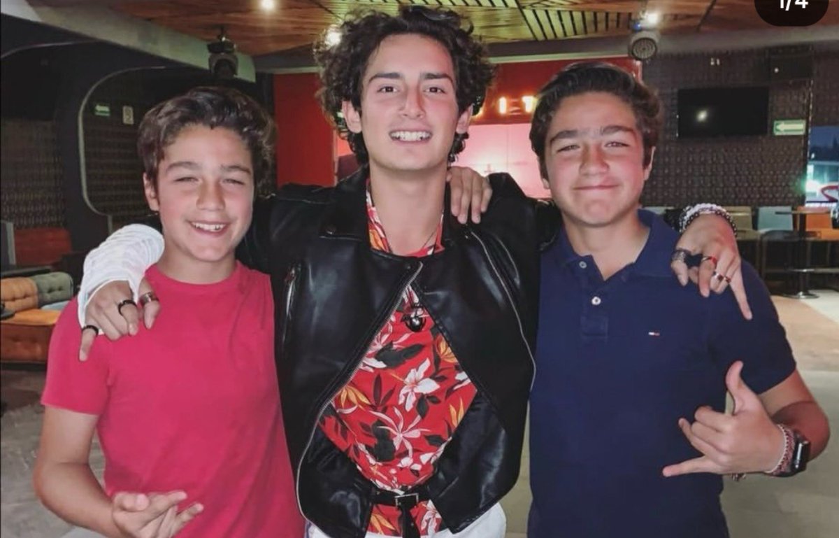 mailojinvkook's tweet photo. Ayuda Emilio es el verdadero yo te cargue de chiquito y ahora ya hasta lo rebasaron https://t.co/fd0kZlZVA0