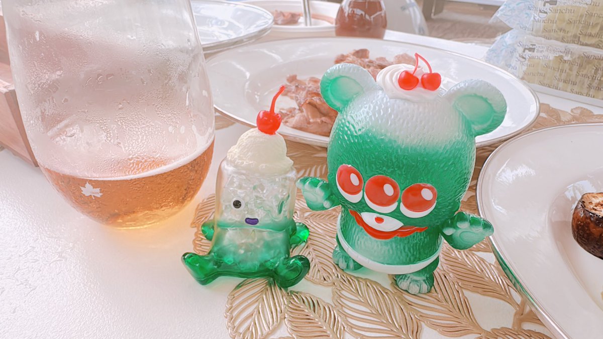 02noonhak07's tweet photo. 毎年恒例BBQ🍻今年はクリームソーダのちびクマラちゃんとマシュちゃんが涼しさを届けてくれました♡かんわいいー🫶
@momoo_kuma3 @ArtStudioSHOT https://t.co/U2UtP4ar8R