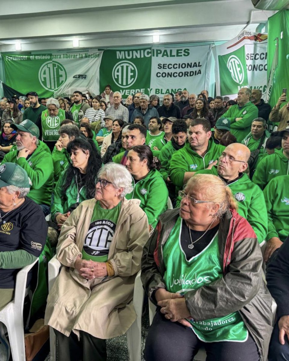 claudialazzaro_'s tweet photo. Ese es el camino que defiende Axel Kicillof en la provincia de Buenos Aires, enfrentando el ajuste de Milei y cuidando a nuestro pueblo. https://t.co/arnVt483zw