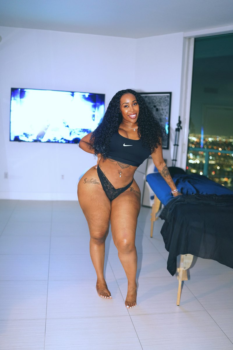 Zmeena Orr masseuse promo photo
